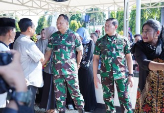 Panglima TNI saat Melayat Putri Marsda TNI Koestono