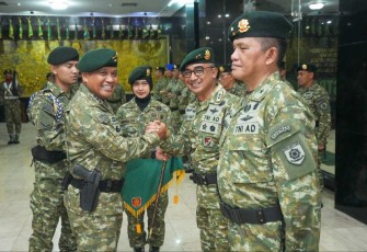 Pangkostrad Letnan Jenderal TNI Muhammad Saleh Mustafa saat Pimpin Sertijab Pejabat Kostrad dan Tradisi Korps Prajurit Kostrad