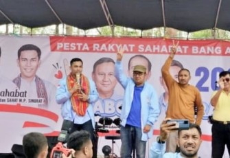 Sahat Martin Philip Sinurat penyelenggara acara Pesta Rakyat Sahabat Bang Ara Sirait dan Sahat Sinurat, di Kupang, Nusa Tenggara Timur (NTT), ditulis Sabtu (3/2/24). 