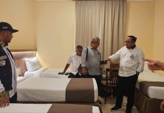 Menag Yaqut Cholil Qoumas saat mengecek hotel tempat menginap jemaah haji di Makkah