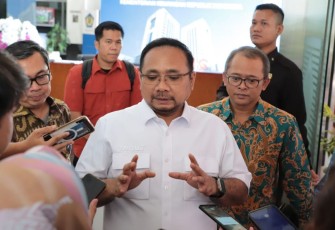 Gus Men respons wartawan di Gedung Kementerian Keuangan