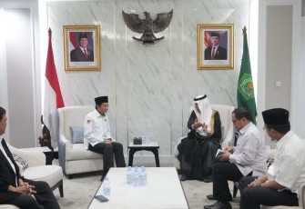Menag Nasaruddin Umar menerima kedatangan Direktur Rabithah ‘Alam Islami untuk Indonesia Syeikh Abdulrahman Amin Al-khayyath, di Kantor Kemenag, Senin (9/12/2024)