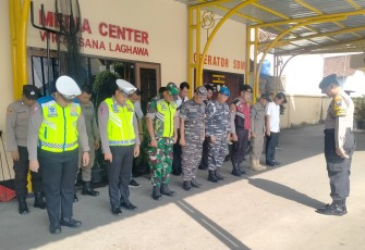 Sesaat sebelum berangkat patroli, para personil terlebih dahulu melaksanakan apel pengecekan di pimpin oleh Kasat Samapta Polres Pacitan AKP Supriyadi di halaman Mapolres Jl. Ahmad Yani No. 60, Krajan, Kec./Kab. Pacitan, Rabu (10/01/2024)