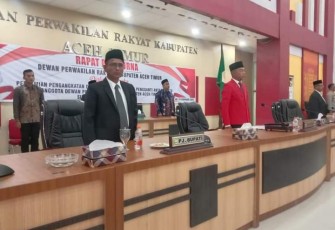 Pj Bupati Aceh Timur Hadiri Pelantikan PAW Anggota DPRK