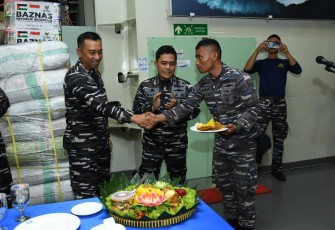 Potong Tumpeng, KRI dr. Radjiman Wedyodiningrat-992 Peringati Hari Jadinya yang Pertama