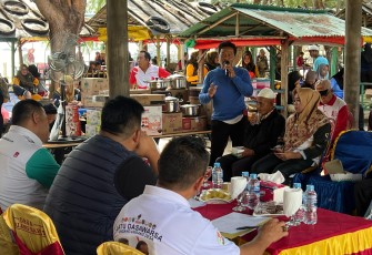 Bupati Roby Disambut Antusias Saat Temu Wicara Bersama Masyarakat Desa Malang Rapat