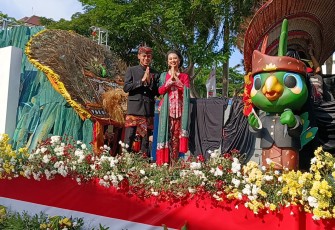 38 KPU Kirab Maskot Pilkada