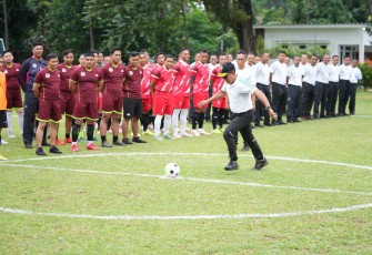 Kapusjaspermildas TNI Buka Pertandingan Futsal Antar Staf Umum Mabes TNI Tahun 2024