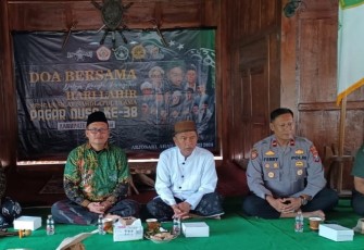 Danramil 0801/03 Arjosari Kodim 0801/Pacitan Letda Chb. Misrun menghadiri kegiatan doa bersama dalam rangka Harlah Pencak Silat Nahdlatul Ulama (PSNU) Pagar Nusa ke 38