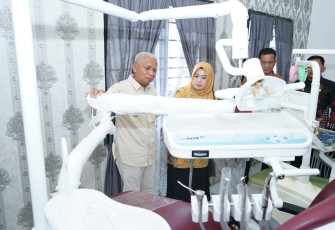 Bupati Asahan Serahkan Bantuan Alat Kesehatan Di UPTD Pulau Rakyat