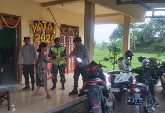 Babinsa Koramil Padas saat Monitoring Perayaaan Natal di Wilayah