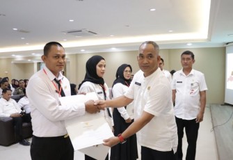 Asisten l Pemkab Natuna Tutup Orentasi Pegawai PPPK Angkatan lll Tahun 2024