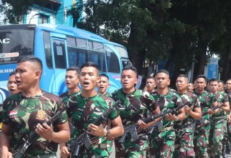 Prajurit Yonarmed 13 Kostrad saat Giat Pembinaan Lari Siang