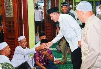 Gubernur Ansar Tutup Safari Ramadhan 1445 H Dengan Berbuka Bersama di Masjid Al Aula Dabo Singkep