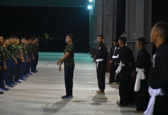  Prajurit Rajawali Laut Wing Udara 2 Puspenerbal Juanda mulai dari Tamtama, Bintara, dan Perwira melaksanakan latihan rutin beladiri Pencak Silat di Shelter Skuadron Udara 100 Wing Udara 2 Juanda, Kamis (25/1/2024)
