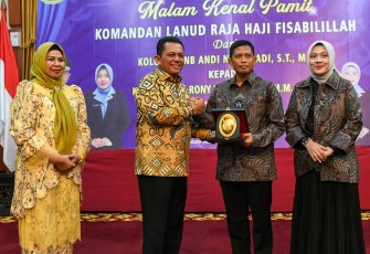 Gubernur Ansar Ahmad Hadiri Malam Kenal Pamit Komandan Lanud Raja Haji Fisabilillah