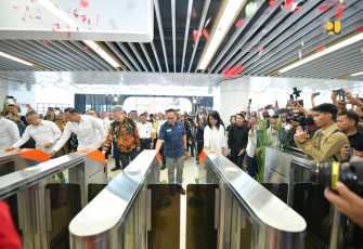 peresmian pengoperasian Stasiun Kereta Cepat Indonesia China (KCIC) Whoosh Karawang di Kabupaten Karawang, Jawa Barat, Selasa (24/12/2024)