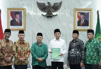 Menteri Agama Nasaruddin Umar dan Ketua Majelis Amanah Pengurus Besar Mathla’ul Anwar, Ahmad Sadeli Karim membahas sinergi dalam rangka penguatan pendidikan agama di masyarakat