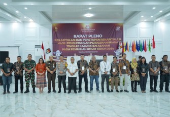 Asisten Pemerintahan dan Kesejahteraan Rakyat Ikuti Pleno Terbuka Rekapitulasi Hasil Perhitungan Suara