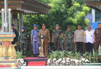 Apel Gelar Pasukan Kesiapan Pengamanan Pemilu 2024 di Alun-alun Kota Madiun, Senin (5/2/2024).