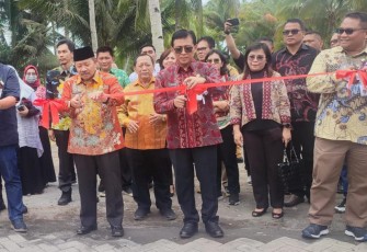 Restuardy saat menghadiri Peresmian Nasional “Model Pengelolaan dan Pengawasan Air Minum Sehat Amana (PAMSA) Berbasis Masyarakat” di Desa Mundung Raya, Minahasa Tenggara, Sulawesi Utara, belum lama ini.