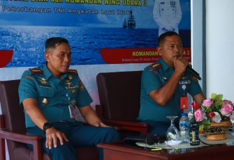 Jelang pelaksanaan Serah Terima Jabatan, Komandan Wing Udara 3 Kolonel Laut (P) Adam Firmansyah Melaksanakan Exit Briefing kepada seluruh personel Penerbangan Wilayah Biak yang digelar di Kanopi Selasar Belakang Mako Lanudal Biak, Jumat (5/1/2024)