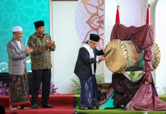 Wapres RI Ma’ruf Amin saat menghadiri Haul ke-52 KH Ma’shum Ahmad, dan Peringatan Hari Lahir (Harlah) ke-101 Nahdlatul Ulama (NU), di Pondok Pesantren Kauman, Desa Karangturi, Kecamatan Lasem, Kabupaten Rembang, Sabtu (27/1/2024).