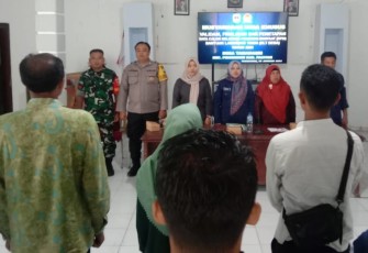 Babinsa Koramil 0801/12 Pringkuku saat Hadiri Musdes Penetapan Calon Penerima Manfaat Program BLT DD