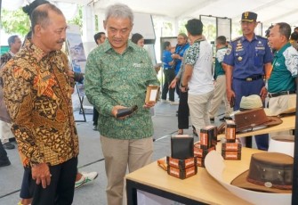 Sekretaris Daerah Provinsi Adi Prihantara secara resmi membuka kegiatan  Bintan Industrial Expo 2024 bertempat di Wisma Bintan Industrial Estate Kawasan BIE Lobam Kabupaten Bintan, Rabu  (26/06). 
