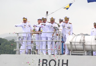 Danlanudal Sabang Letkol Laut (P) Nasrulloh saat Tabur Bunga Peringati Hari Dharma Samudera 2024