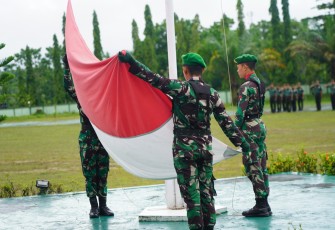 Korem 121/ABW Gelar Upacara Pengibaran Bendera Hari Senin 