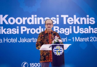 Deputi Bidang Usaha Mikro KemenKopUKM Yulius saat membuka Rapat Koordinasi Teknis Fasilitasi Sertifikasi Produk Bagi Usaha Mikro di Jakarta, Rabu malam (28/02).