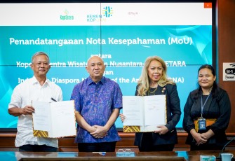 Kementerian Koperasi dan UKM (KemenKopUKM) memfasilitasi kerja sama antara Koperasi Sentra Wisata Alam Nusantara (Kopisetara) dengan Indonesia Diaspora Network of the Americas (IDNA) yang ditandai dengan penandatanganan Nota Kesepahaman (MoU) bertema Membangun Ekosistem Wisata Alam Indonesia di Kantor Kementerian Koperasi dan UKM Jakarta, Selasa (23/7/2024)