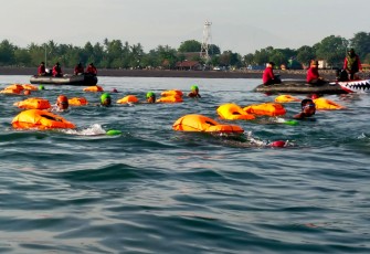  Siswa Dikko Marinir Angkatan 173 Lattek Tahap Renang Laut  