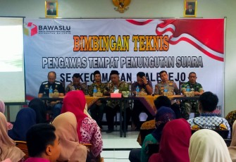 Bimtek Petugas Pengawas Tempat Pemungutan Suara (PTPS) Pemilu 2024 se-Kecamatan Balerejo, Senin (5/2/2024).