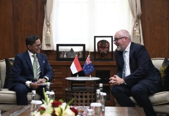 Wamenlu RI dalam pertemuannya dengan Wakil Menteri Perdagangan dan Wakil Menteri Manufaktur Australia, Tim Ayres di Jakarta (26/01).