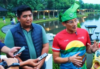 Bupati Roby saat Dampingi Sandiaga Uno Kunjungi Wisata Alam Poyotomo