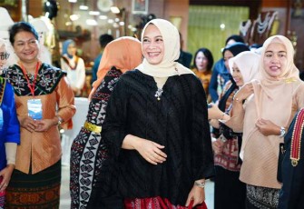 Ketua Umum Dharma Pertiwi saat Hadiri Pembukaan Jala Craft 2024