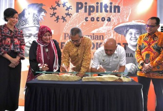 MenKopUKM Teten Masduki saat meresmikan pabrik cokelat PT Rosso Bianco pemilik brand Pipiltin Cocoa di Gunung Sindur