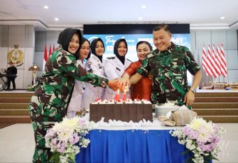 Gubernur AAL saat Turut Meriahkan Puncak Tasyakuran HUT ke-61 Kowal