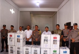 Pamatwil Kombespol Dr. Rudi Cahya Kurniawan.,SH.,M.Si.,MH.,M.Kn bersama Ketua Tim Wasops Kombespol  Eko Budhi Purwono, S.I.K melakukan pengecekan kesiapan  Polres Natuna dalam pelaksanaan pengamanan Pemilu 2024