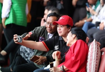 Puan saat berserfie dengan Megawati dan Mahfud MD