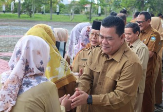 Sekda Bintan, Ronny Kartika saat halal bi halal dengan ASN dilingkungan Pemkab Bintan.