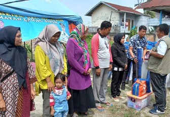 BNPB yang diwakili oleh Deputi Bidang Penanganan Darurat Mayjen TNI Fajar Setiawan menyerahkan bantuan dana operasional untuk penanganan bencana di wilayah Provinsi Jambi.
