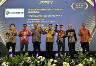 Gubernur Bengkulu Raih Dua Penghargaan Top Pembina BUMD 2024
