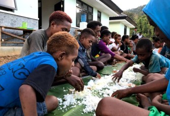Syukuran dan makan bersama warga peresmian pos baru