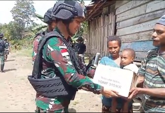 Paket bantuan satgas Yonif 310/KK di perbatasan 