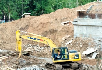 Situasi Aktivitas Pembangunan Proyek Jembatan Dawuhan