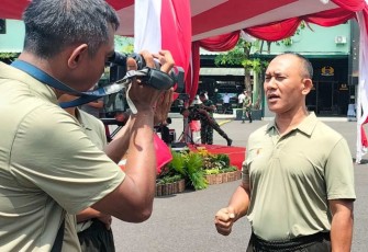 Danrem 081/DSJ Kolonel Inf H. Sugiyono saat diliput penerangan Kodam V Brawijaya, Jum'at (26/1)