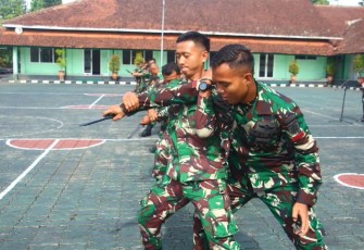 Latihan beladiri taktis prajurit Yonbekang 2 Kostrad, Senin (29/1)